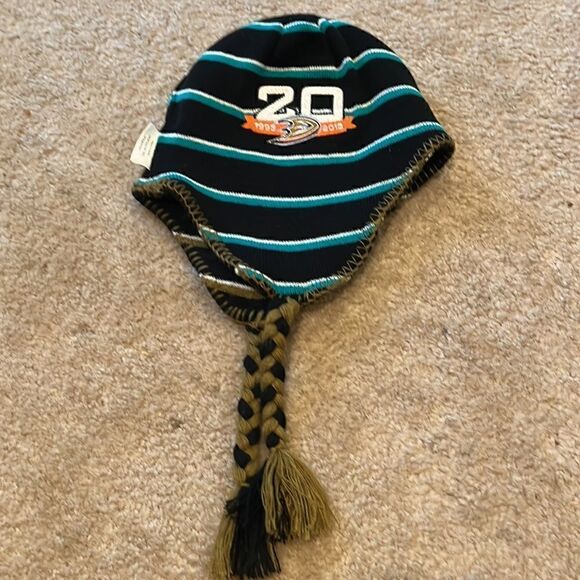 NHL Anaheim Ducks Official Booster Club reversible beanie hat - Picture 4 of 4